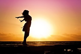 woman-570883__180